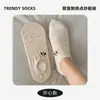 Calcetines de verano finos de hilo de puntos para mujer, calcetines tipo barco bordados, antideslizantes, invisibles, calcetines invisibles de corte bajo con dibujos animados al por mayor