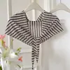 Cachecol triangular de tricô liso estilo coreano, um lenço de cabeça, xale, aquecedor de pescoço e cachecol de pescoço moderno e versátil para mulheres, perfeito para o outono e inverno