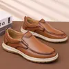 Sapatos Casuais de Couro Masculinos para Exterior Feitos à Mão Planos Versáteis Mocassins Simples de Cano Baixo Slip-On Sapatos de Moda de Luxo Leve