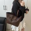 Bolso de Hombro Retro de Gran Capacidad Bolso Tote Simple y Atmosférico Transfronterizo Bolso de Axila Texturizado Versátil para Viajes de Negocios Comercio Exterior