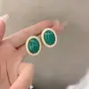 Pendientes estilo Hepburn retro Hong Kong estilo medio antiguo de alta gama lujo ligero elegantes estilo francés pendientes de nicho pendientes de mujer nueva moda