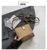 Bolsa de Balde Artesanal Coreana de Nicho para Mulheres, Novo Estilo Verão 2026, Bloqueio de Cores, Bolsa Transversal com Textura de Alta Qualidade