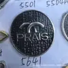 Venta Directa de Fábrica de Diversas Placas de Aleación de Zinc Marca Miao, Etiquetas de Letras Metálicas, Etiquetas Cosidas a Mano y Etiquetas para Ropa