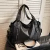 Bolso Retro para Mujer, Bolso Tote Versátil y de Moda con Remaches, Aspecto de Alta Gama, Gran Capacidad, Bolso de Hombro, Bolso de Mano, Bolso de Axila, Bolso Cruzado, Bolso para el Trabajo