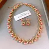 Ramas Plateadas y PerlasAretes y collar geométricos con forma de rama incrustados de diamantes, un accesorio de joyería lujoso y de alta gama para mujer