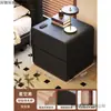 Mesita de noche de madera maciza para uso doméstico, nuevo modelo 2026, tamaño pequeño, color crema vintage, diseño minimalista moderno, gabinete de almacenamiento de mesita de noche