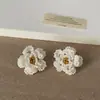 Brincos de Camélia com Pérolas de Arroz Doce Coreanos Simples Versáteis Nicho Leve Luxo Alto Padrão Temperamento Brincos Atacado