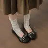 Sapatos Baixos Retro com Rebites Femininos 2026 Outono Novo Bico Redondo Fundo Plano Fivela Slip-on Sapatos Mary Jane
