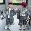 Conjunto de Camisa de Manga Curta Infantil 2026 Novo Estilo Meninos Legal Bonito Moderno Roupas de Verão Bebê Verão Estilo de Rua Conjunto de Duas Peças Tendência