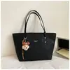 Moda Europeia e Americana Bolsas de Grande Capacidade para Mulheres 2026 Nova Moda Casual Bolsa de Ombro para Trabalho e Deslocamento Bolsa Tote de Mão