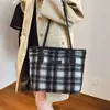 2025 Nuevo Bolso de Hombro de Felpa a Cuadros de Gran Capacidad para Mujer para Viajes de Otoño e Invierno Bolso de Tela Retro de Moda para Mujer