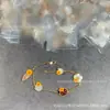 Pulseira Fina de Flor em V com Trevo de Quatro Folhas Banhada a Ouro com Cinco Flores, Espessamente Banhada a Ouro 18K, Trevo de Quatro Folhas Natural de Madrepérola Branca Pulseira da Sorte