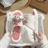 Adoráveis pantufas de pelúcia de desenho animado com solas macias, novo estilo outono/inverno 2026 feminino, confortáveis para usar em casa, design de calçar fácil, pantufas baixas fofinhas