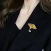 Elegante Broche de Hoja de Ginkgo para Mujer, Gama Alta, Exquisita Flor de Cristal, Accesorios de Pines de Diseño de Nicho de Lujo Accesible