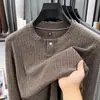 Sudadera casual de manga larga para hombre hecha con lana de oveja, tejida, nueva camisa base versátil de otoño e invierno para hombres jóvenes y de mediana edad