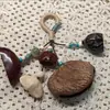 Colgador de bolsa de sonajero de semillas y cáscaras de fruta naturales, carillón de viento hecho a mano, campana colgante para sanación con sonido, colgante de fruta de planta, decoración para mochila y coche