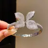 Pulseira com Fecho Redondo de Flor de Zircônia, Artesanato Robusto Transfronteiriço, Estilo Minimalista, Pulseira para o Dia a Dia, Luxo Leve, Joia de Moda de Alta Qualidade