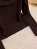 Suéter de tricô único e bonito na cor café, perfeito como xale ou suéter, um top estiloso e elegante para mulheres no outono