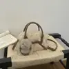 Bolso bandolera de un solo hombro simple para ir al trabajo 2026 para mujer, bolso de mano de nicho de lujo ligero, felpa, moda, nuevo estilo, otoño e invierno, versátil