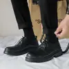 2021 Zapatos de cuero suave de moda de piel de vaca para hombre estilo coreano con cordones plataforma casual de negocios estilo Hong Kong primavera y otoño zapatos bajos tipo Martin