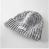 Gorro de Punto de Color Sólido con Etiqueta de Tela, para Hombres y Mujeres, Sencillo, Casual y Versátil, Viajes al Aire Libre en Otoño e Invierno, Cálido y Protección para los Oídos