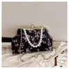 Bolsa Cheongsam com Corrente de Pérolas Estilo Nacional Bolsa Transversal de Ombro Versátil Tendência Bolsa com Fecho Bordada Flor de Ameixa Bolsa Feminina Fashion