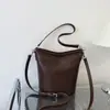 Bolso de Hombro Retro para Mujer 2024 Nueva Tendencia Bolso Cruzado de Cuero Suave Bolso de Cubo Sencillo Casual de Nicho