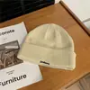Novos Chapéus de Lã Versáteis Estilo Coreano para Homens e Mulheres, Letras Bordadas, Chapéus de Tricô para Cabeça Grande, Quentes e Espessos com Proteção para Orelhas