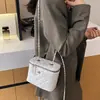 Nova Moda Versátil Mini Bolsa Quadrada Pequena Estilo Chanel Bolsa Transversal de Ombro Corrente Acolchoada com Diamante Bolsa Feminina Atacado