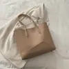 Bolsa de Gran Capacidad para Mujer 2026 Primavera Nuevo Estilo Bolso de Hombro Sencillo Popular Este Año para el Trabajo y los Viajes Diarios Bolso Tote de Color Sólido