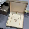 Colar Baojia Cintura Fina Versão Alta V Dourado Novo Modelo Pessoas Vermelhinhas Edição Beneficente Cerâmica Preto e Branco Grande Prata Espessa Banhada 18K Atacado