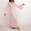 Tejido de seda de leche estilo francés, suave y amigable con la piel, con mangas de campana y ribete de volantes, bata larga adecuada para usar en casa y se puede usar en el exterior