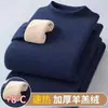 Conjunto de ropa interior térmica de invierno para hombre con forro polar y cuello medio alto, diseñado para abrigar y proteger del frío, adecuado para usar en capas bajo la ropa de otoño.