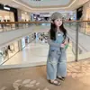 Roupas Infantis Camiseta para Meninas 2026 Novo Conjunto de Três Peças Primavera e Outono Colete Blusa de Manga Longa Terno Infantil Calça Jeans Tendência