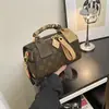 Bolsa Boston Vintage Estilo Almofada para Mulheres 2025 Nova Retro Luxo Leve Moda Bolsa de Ombro Único Transversal com Lenço