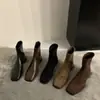 Botas de tornozelo estilo coreano em camurça com salto grosso para mulheres 2026 novo estilo moderno botas de moda outono e inverno cor café botas curtas emagrecedoras