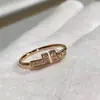 Anillo V-Gold CNC Finamente Tallado con Incrustaciones de Nácar Natural y Diamante, Chapado en Oro de 18K, Anillos de Pareja con Diseño de Nicho, Venta Directa del Fabricante
