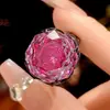 2025 Nueva Joyería Caliente Base de Cobre Chapado en Oro Diamante Blanco Simulado Corte Rosa Lujo Accesible Anillo de Oro Negro para Mujer 16mm