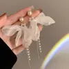 Brincos de Agulha Prata com Diamantes e Pérolas, Design de Borla em Flor, Brincos Estilosos e Luxuosos com um Toque de Alto Padrão