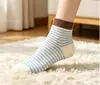 Meias listradas femininas curtas sem costura de verão finas de cano baixo cor contrastante estilo ins versátil casual respirável absorventes de suor