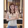 Camiseta de punto sin mangas con cuello camisero a rayas de bloques de color para mujer, Nuevo estilo Verano 2026, Corte holgado, De un solo botón, Versátil, Top rejuvenecedor