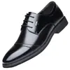 Sapatos masculinos de couro da marca Dragonfly, couro genuíno, sapatos masculinos formais casuais para negócios, estilo coreano, jovens com sola macia, sapatos de noivo que aumentam a altura