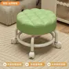 Banqueta pequeña para cambiarse los zapatos, banqueta pequeña, mesa de té, artefacto, ruedas giratorias universales, taburete redondo deslizante para adultos y niños, sala de estar