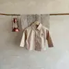 Otoño 2026 Nueva Camisa Lisa para Niños Ropa de Salida de Manga Larga de Dibujos Animados para Bebés Estilosa y Versátil