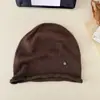 Gorro de tricô casual estilo coreano para outono, versátil e que afina o rosto, quente, protege as orelhas, com barra dobrada, para clima frio