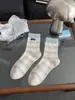 Novas Meias Listradas Baggy de Outono Meias Femininas Sem Costura Casuais de Meia-Panturrilha Meias Esportivas de Algodão Penteado Respiráveis Absorventes de Suor para Mulheres