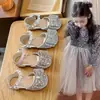Sapatos Infantis Sapatos de Princesa 2026 Sandálias de Cristal para Meninas Sola Macia Novos Estilo Coreano para Meninas Pequenas Verão Laço Strass