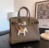H casa costurado à mão alta qualidade pele de ovelha Anjo Pégaso bolsa pingente fofo feminino bolsa de mão ornamentos chaveiro de carro