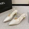 2024 Novos Sandálias de Moda de Verão de Salto Alto de Bico Fino para Mulheres Sapatos de Salto Médio com Fivela de Uma Tira para Mulheres