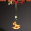 Yiming Xianyuan Caballo Mecedora de Haya Cadena para Teléfono Móvil Sándalo Rojo Colgante de Caballo Rizado Sándalo Verde Caballo del Zodiaco Llavero de Madera